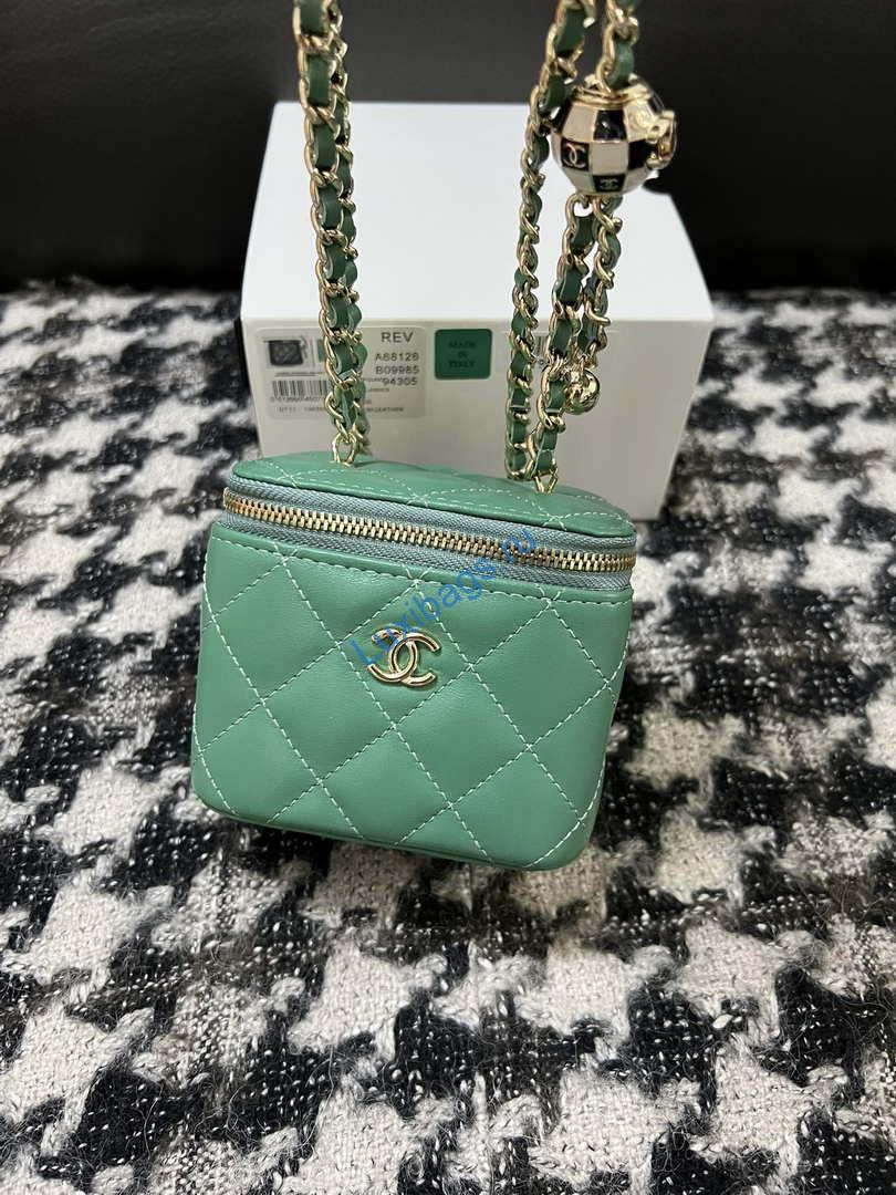 Chanel AP1447 Small Vanity With Chain Calfskin Green | chanel ap1447 small vanity with chain calfskin green 008