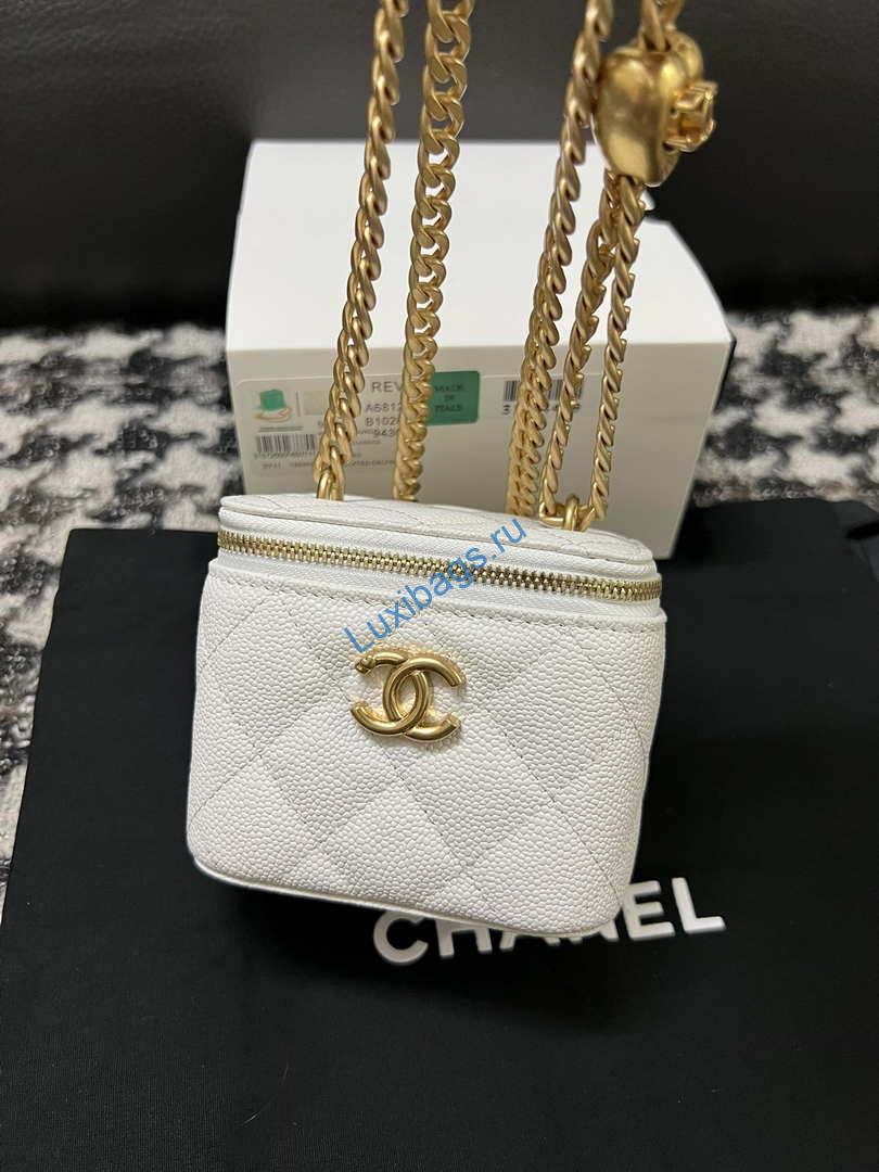 Chanel AP3203 Clutch With Chain Grained Calfskin White | chanel ap3203 clutch with chain grained calfskin white 009