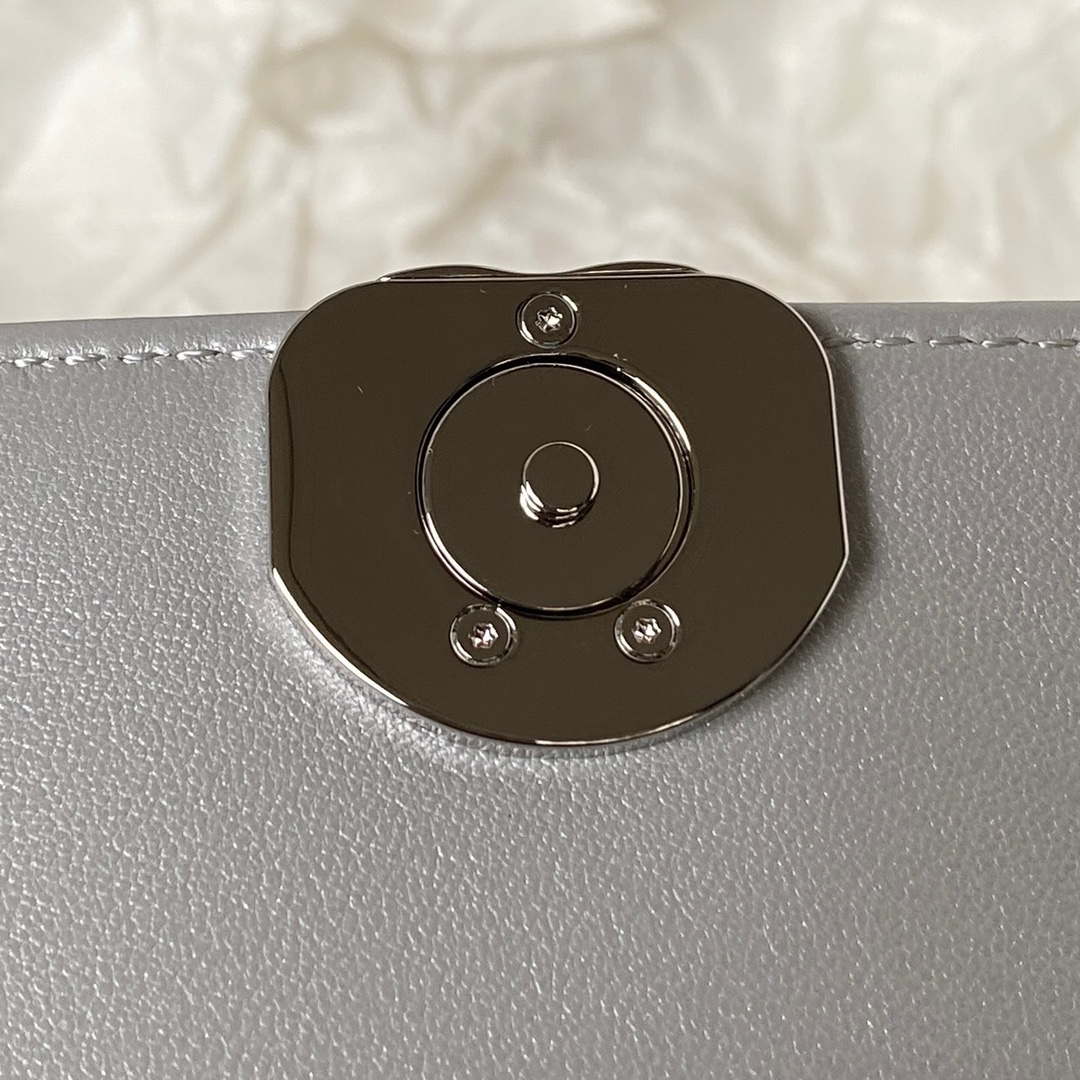 Chanel AP3237 Clutch with chain Lambskin Gold With Handle Bag | chanel ap3237 clutch with chain lambskin gold with handle bag 008