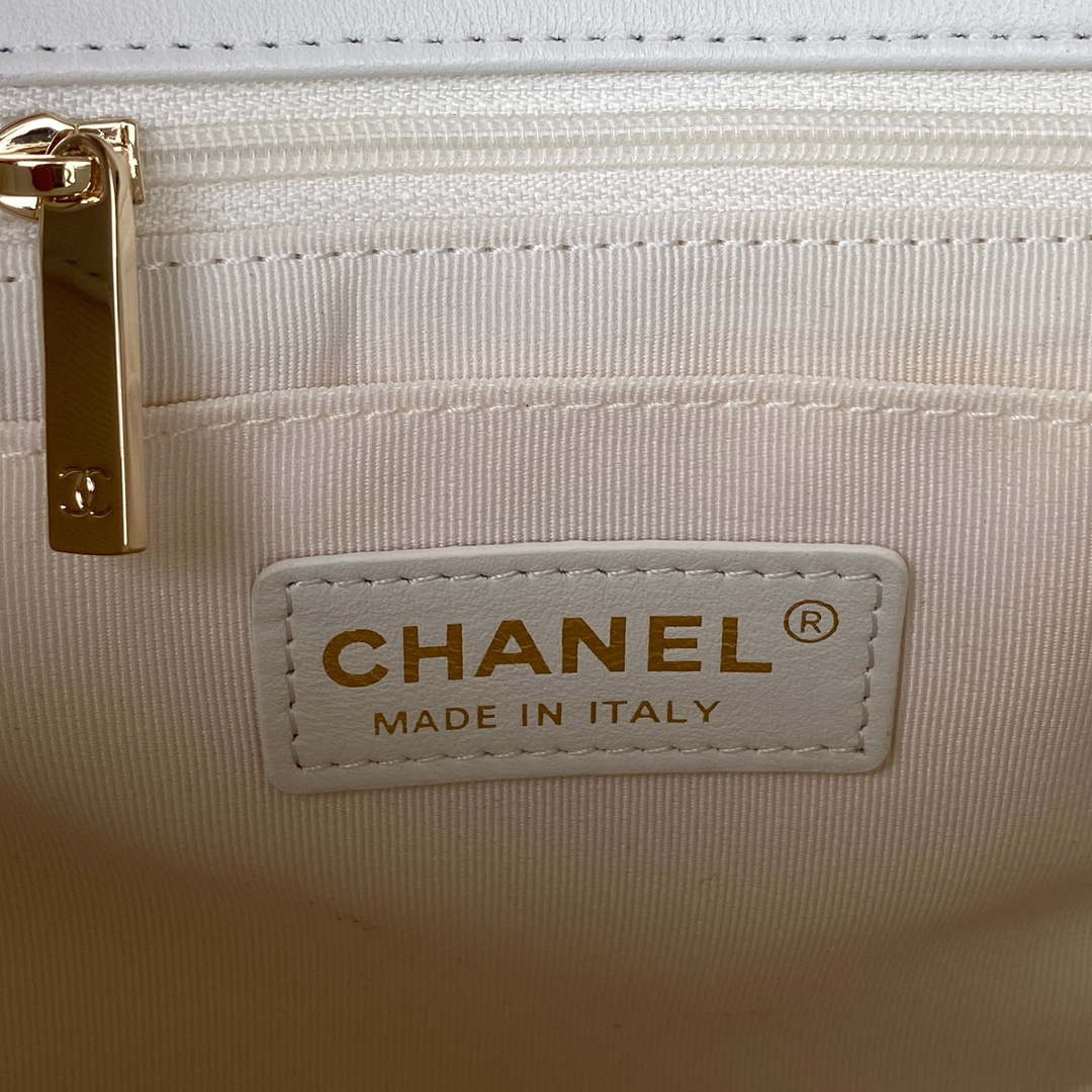 Chanel AS3331 Small Flap 19cm Bag White Lambskin Gold | chanel as3331 small flap 19cm bag white lambskin gold 008