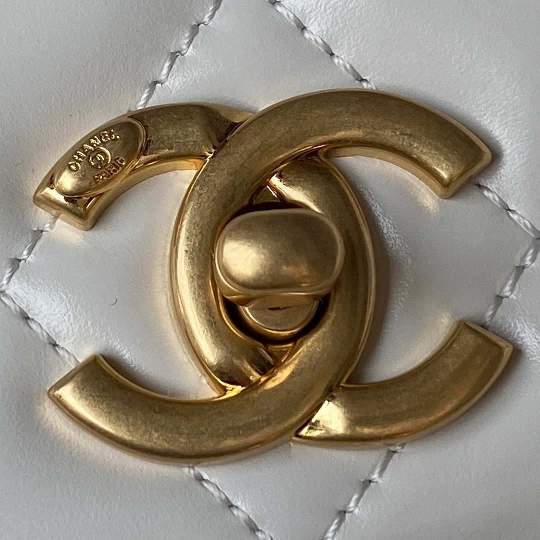 Chanel AS3886 Mini Flap Bag With Top Handle Shiny Calfskin White Gold | chanel as3886 mini flap bag with top handle shiny calfskin white gold 003