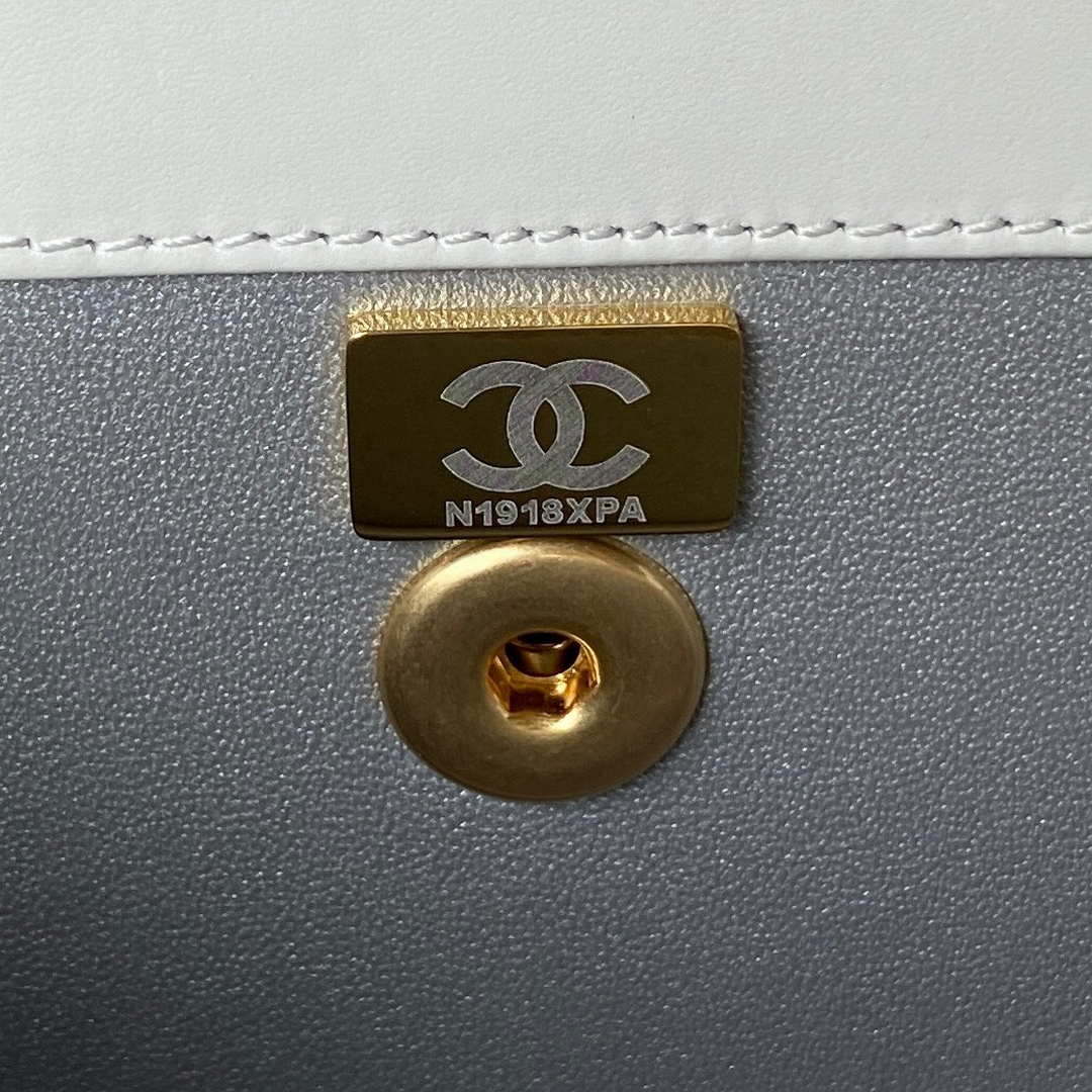 Chanel AS3886 Mini Flap Bag With Top Handle Shiny Calfskin White Gold | chanel as3886 mini flap bag with top handle shiny calfskin white gold 008