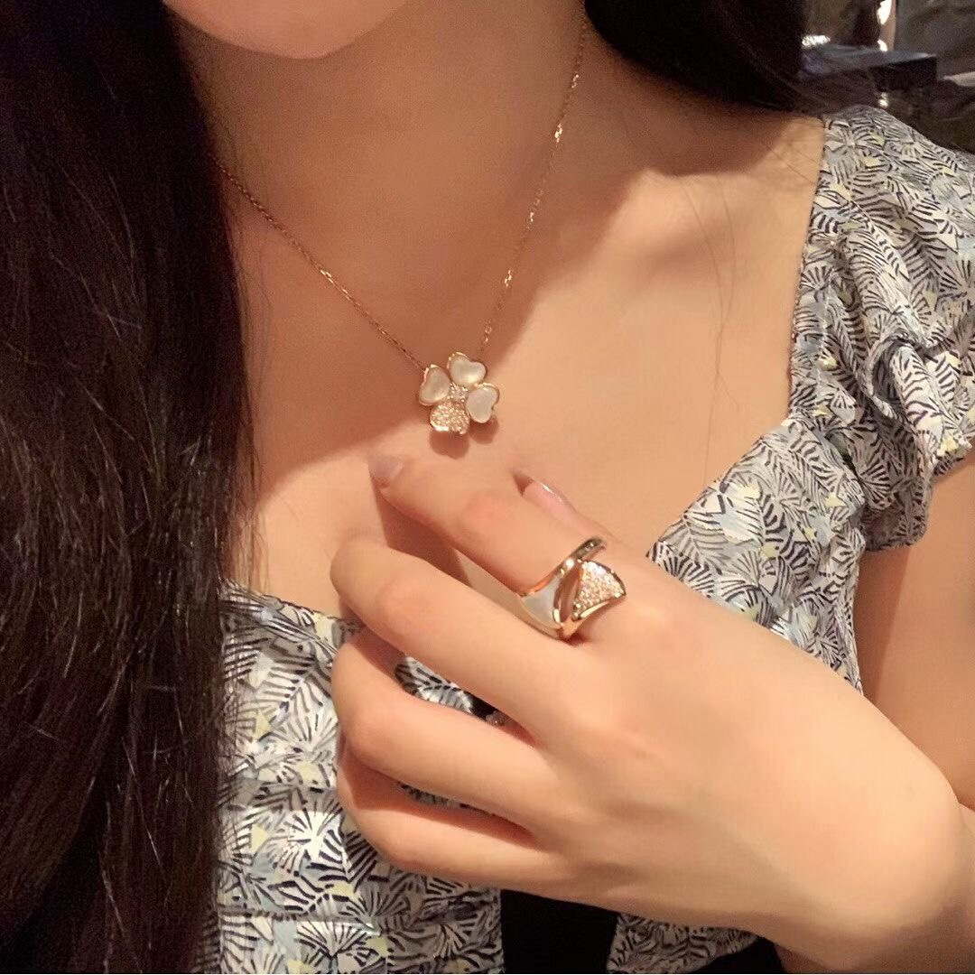 Van Cleef Arpels VCARO8FO00 Necklace Sweet Alhambra Pendant Rose Gold V80991 | van cleef arpels necklace sweet alhambra pendant rose gold v80991 003