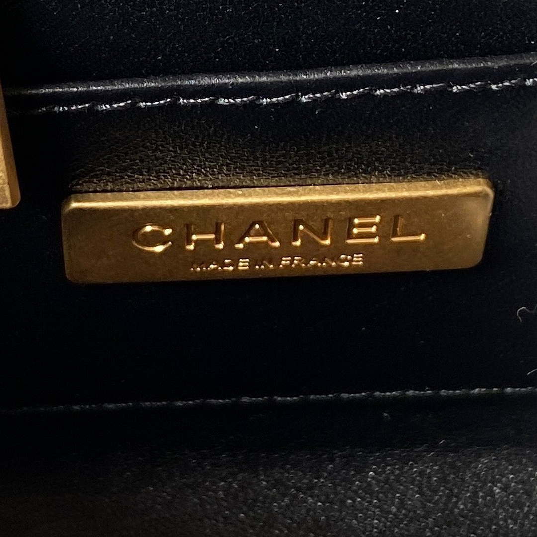Chanel AS3973 Small Vanity Case Lambskin bag with top handle Black Gold | chanel as3973 small vanity case lambskin bag with top handle black gold 007