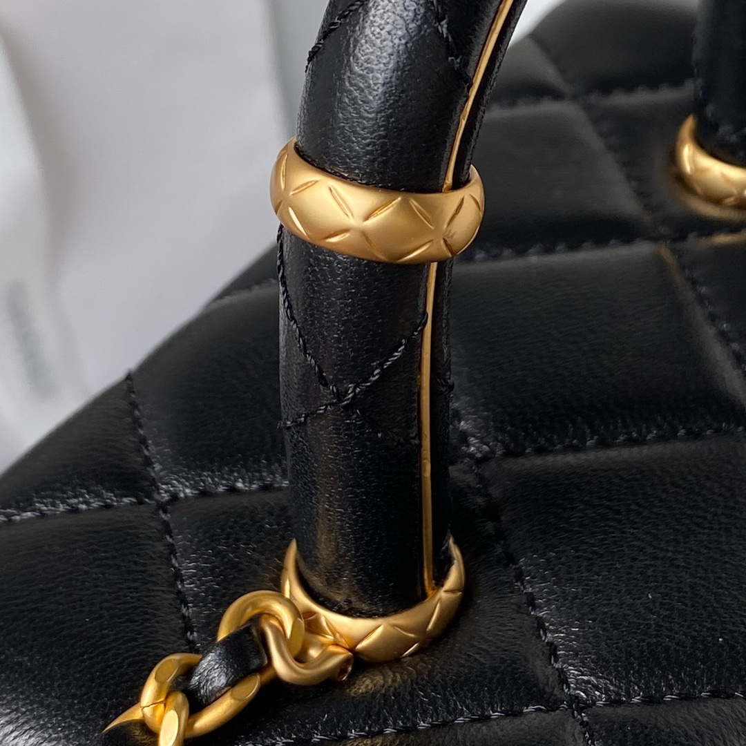 Chanel AS3973 Small Vanity Case Lambskin bag with top handle Black Gold | chanel as3973 small vanity case lambskin bag with top handle black gold 009