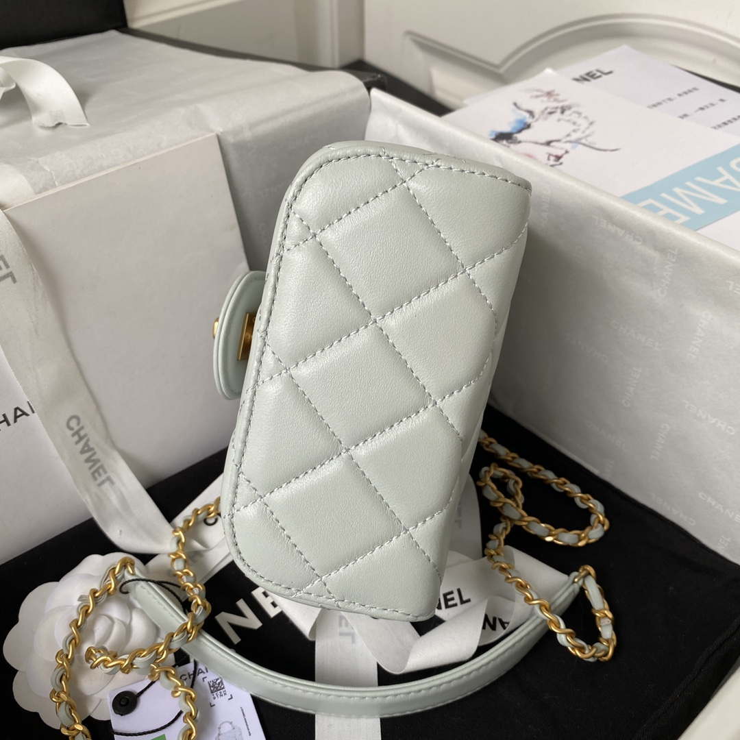 Chanel AS3973 Small Vanity Case Lambskin bag with top handle Light Blue | chanel as3973 small vanity case lambskin bag with top handle light blue gold 005