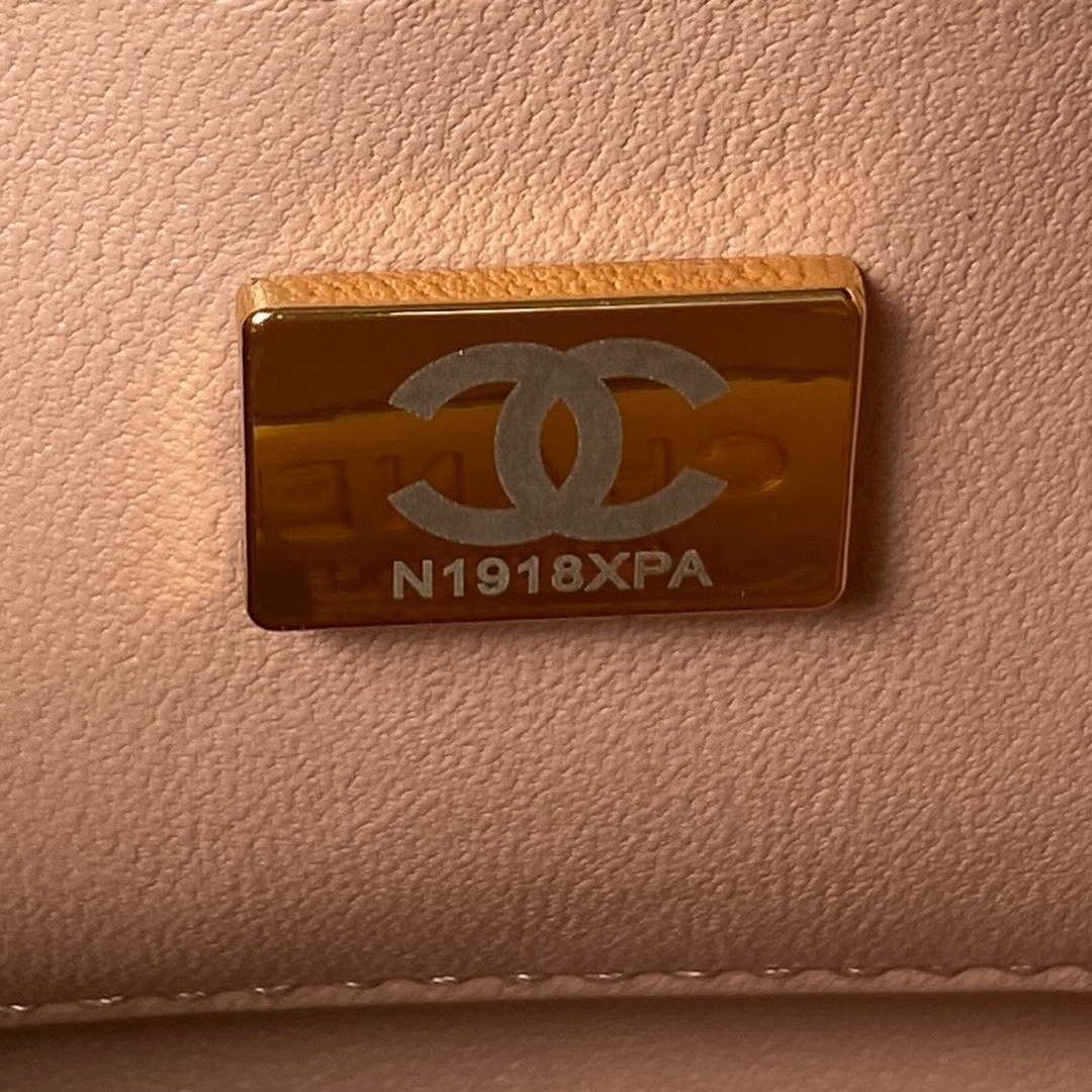 Chanel AS3973 Small Vanity Case Lambskin bag Nude Pink | chanel as3973 small vanity case lambskin bag with top handle nude pink gold 009