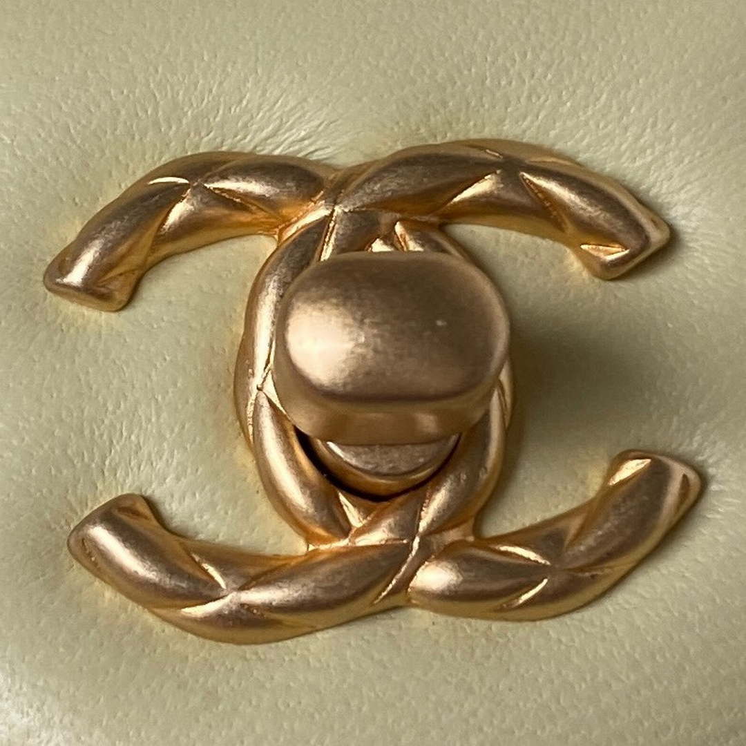 Chanel AS3973 Small Vanity Case Lambskin bag Yellow | chanel as3973 small vanity case lambskin bag with top handle yellow gold 003