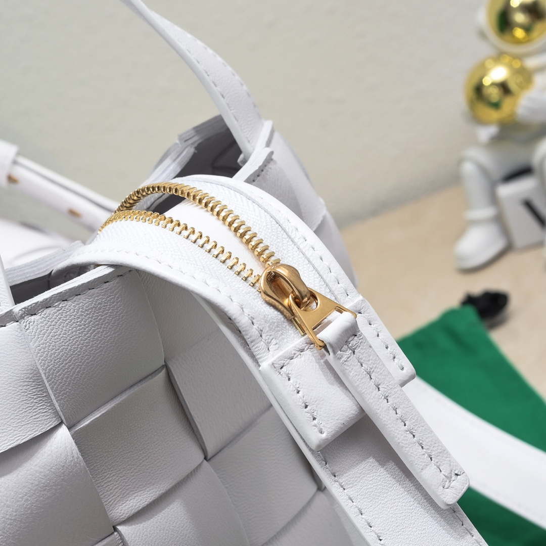 Bottega Veneta BV 7466 Bowling bag White | bottega veneta bv 7466 bowling bag white 005