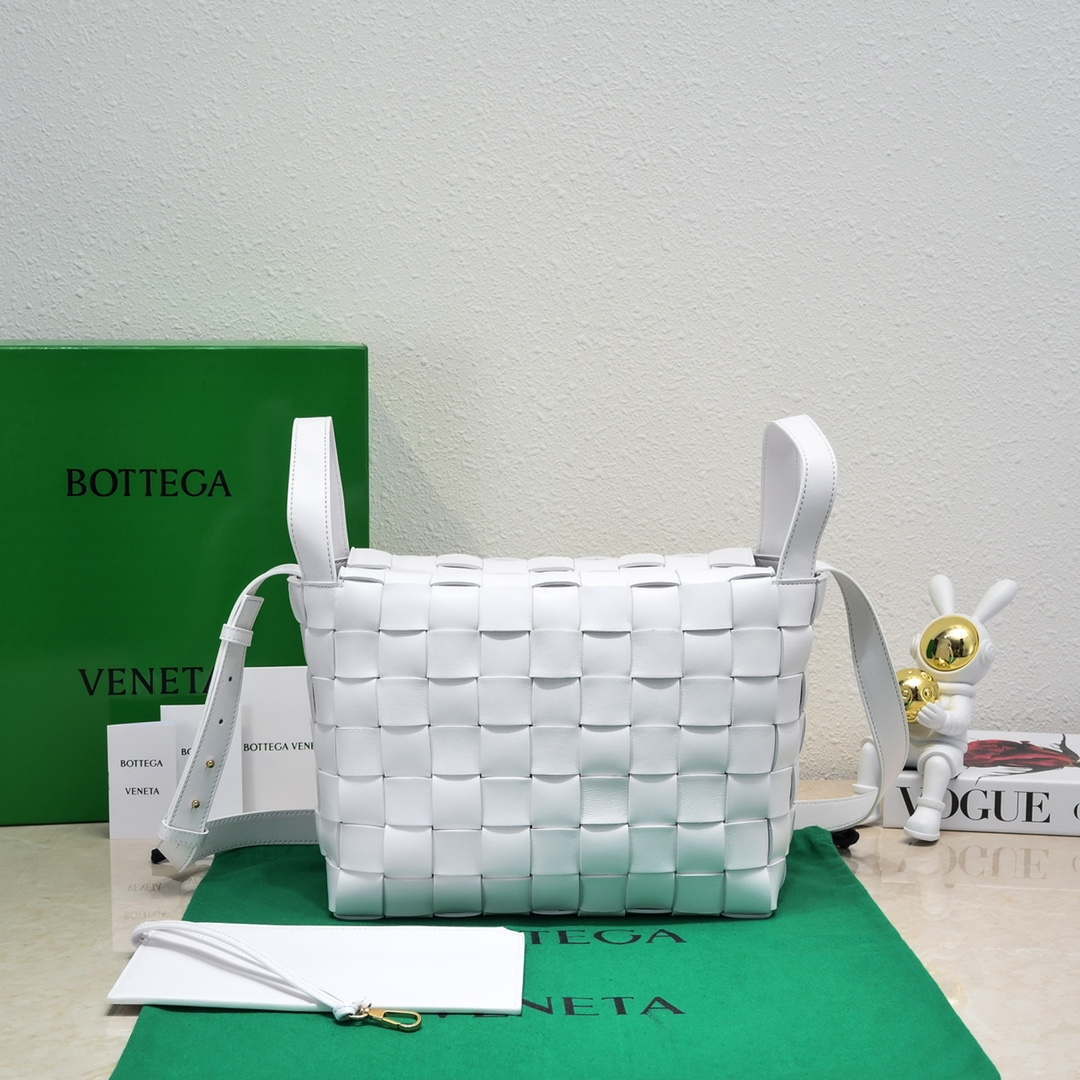 Bottega Veneta BV 7466 Bowling bag White | bottega veneta bv 7466 bowling bag white 009