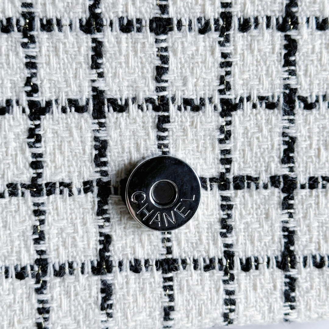Chanel A1116 Mini Flap Classic Handbag Tweed & Silver-Tone Metal White | chanel a1116 mini flap classic handbag tweed silver tone metal white 008