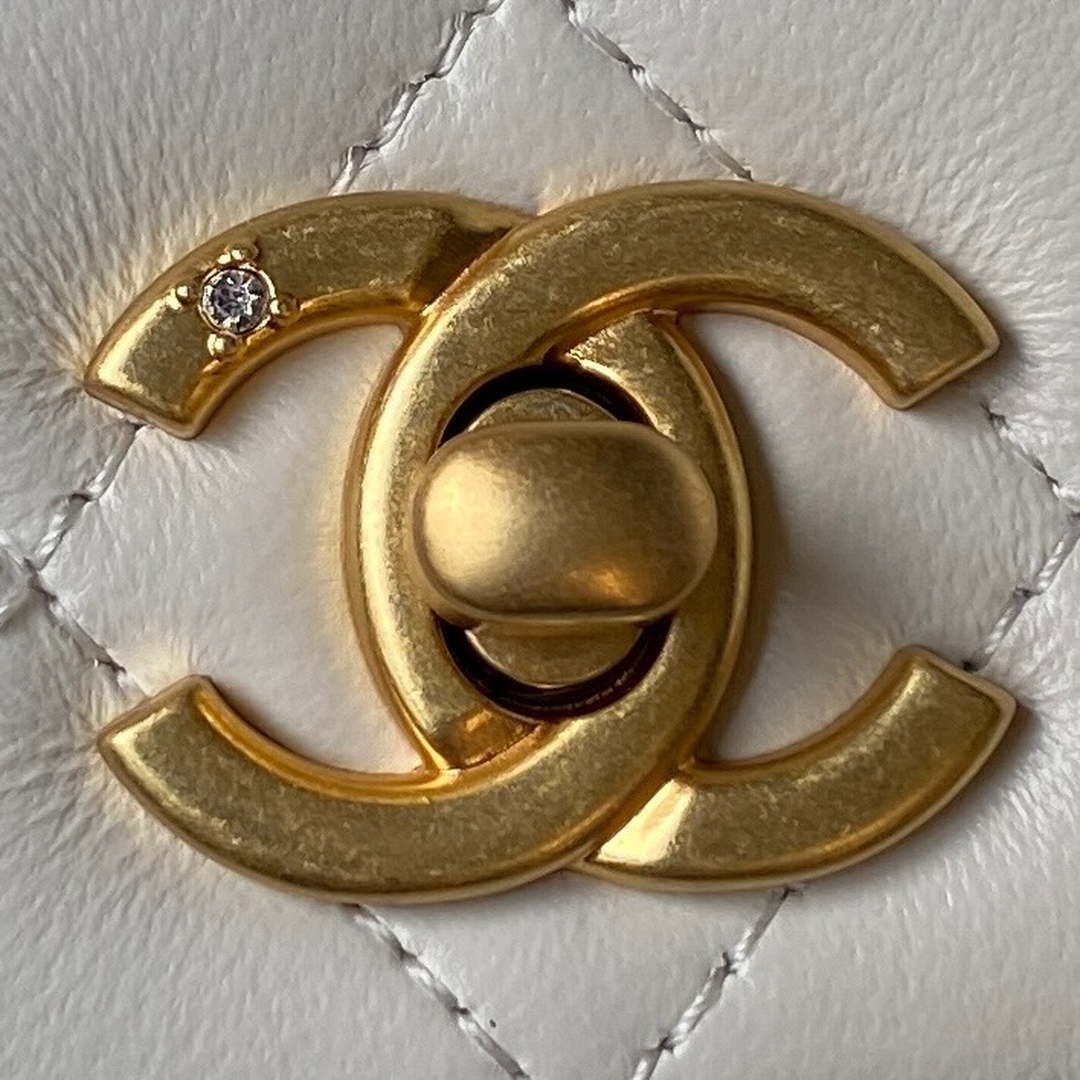 Chanel AP3424 Woc Mini Flap Bag Lambskin White | chanel ap3424 woc mini flap bag lambskin white 003