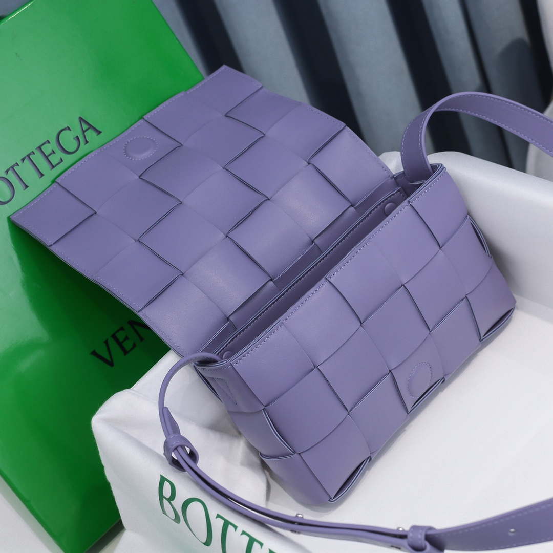 Bottega Veneta BV 578004 Cassette Cross-body bag soft lambskin leather BV89901 | bottega veneta bv 578004 cassette cross body bag soft lambskin leather 006