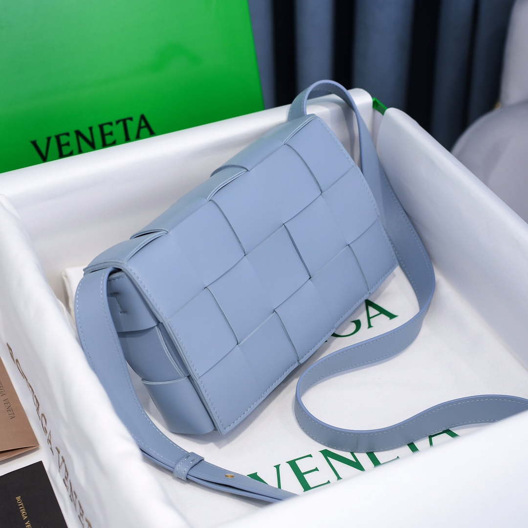 Bottega Veneta BV 578004 Cassette Cross-body bag soft lambskin leather BV89902 | bottega veneta bv 578004 cassette cross body bag soft lambskin leather 010