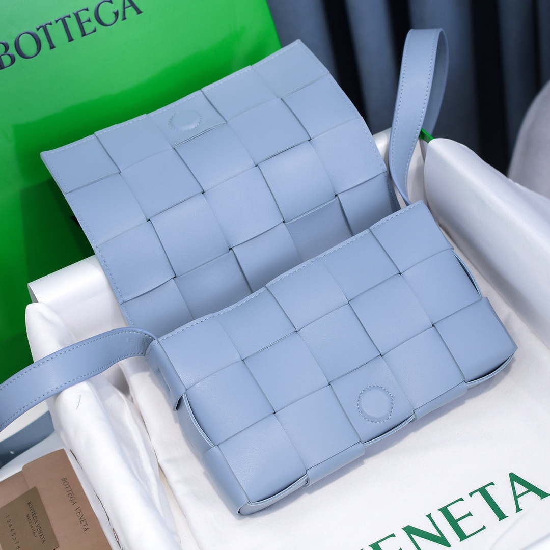 Bottega Veneta BV 578004 Cassette Cross-body bag soft lambskin leather BV89902 | bottega veneta bv 578004 cassette cross body bag soft lambskin leather 013