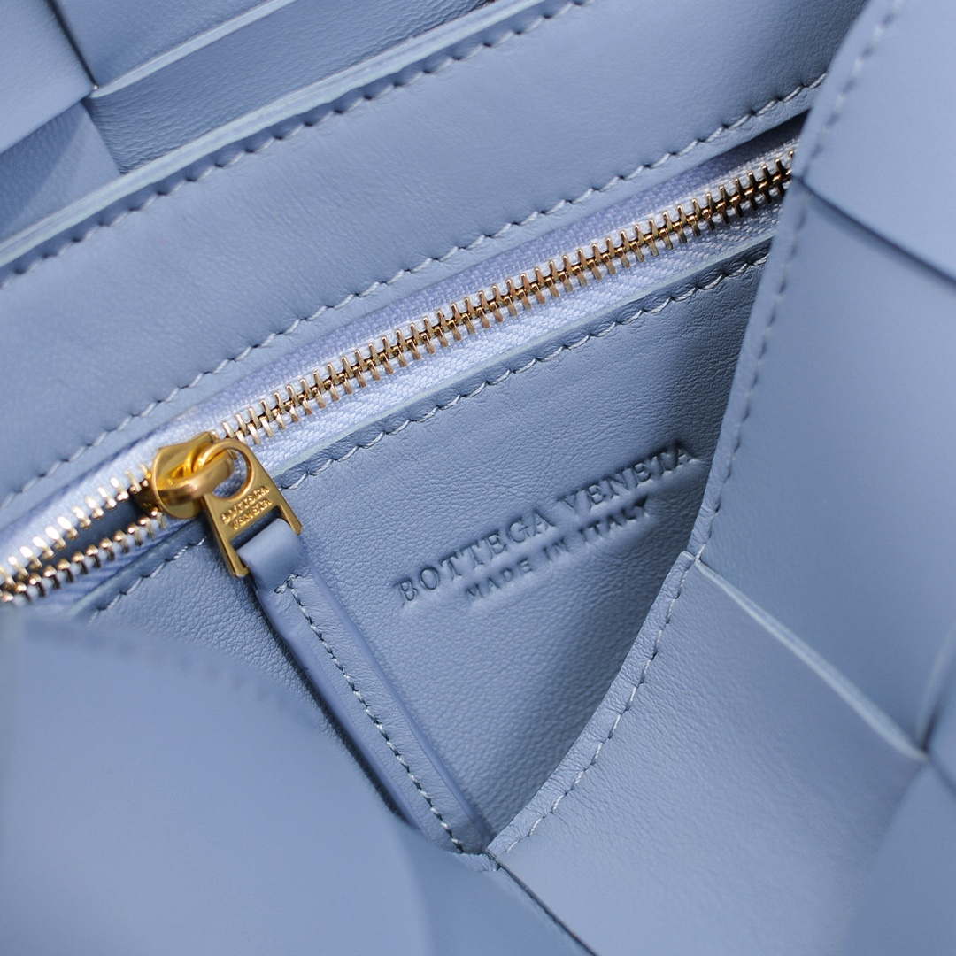 Bottega Veneta BV 578004 Cassette Cross-body bag soft lambskin leather BV89902 | bottega veneta bv 578004 cassette cross body bag soft lambskin leather 015