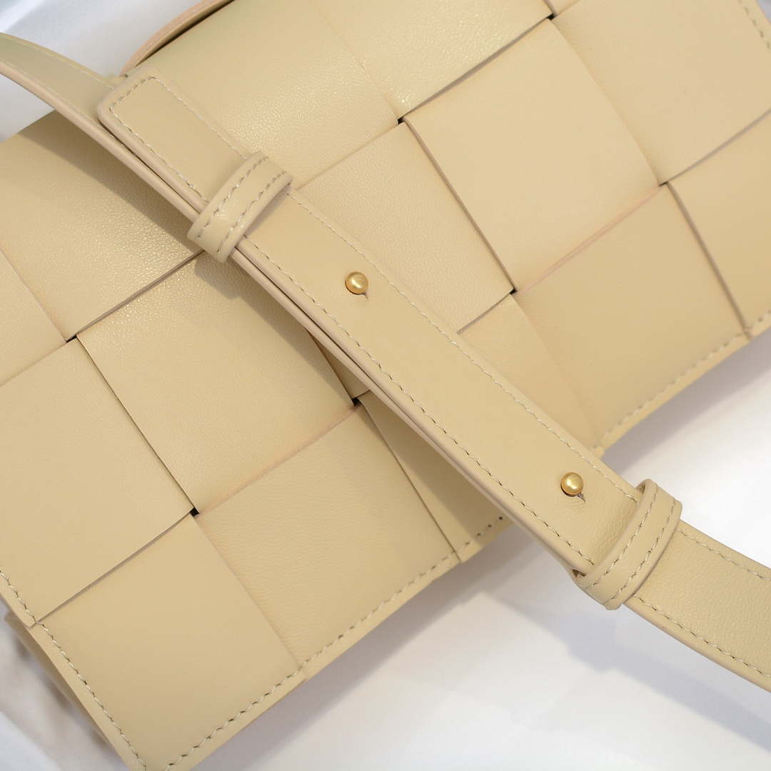 Bottega Veneta BV 578004 Cassette Cross-body bag soft lambskin leather BV89904 | bottega veneta bv 578004 cassette cross body bag soft lambskin leather 030