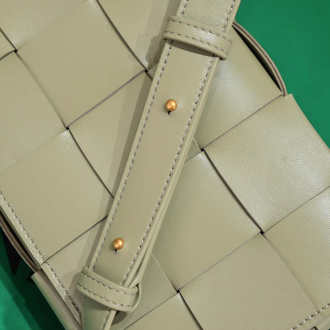 Bottega Veneta BV 578004 Cassette Cross-body bag soft lambskin leather BV89906 | bottega veneta bv 578004 cassette cross body bag soft lambskin leather 044