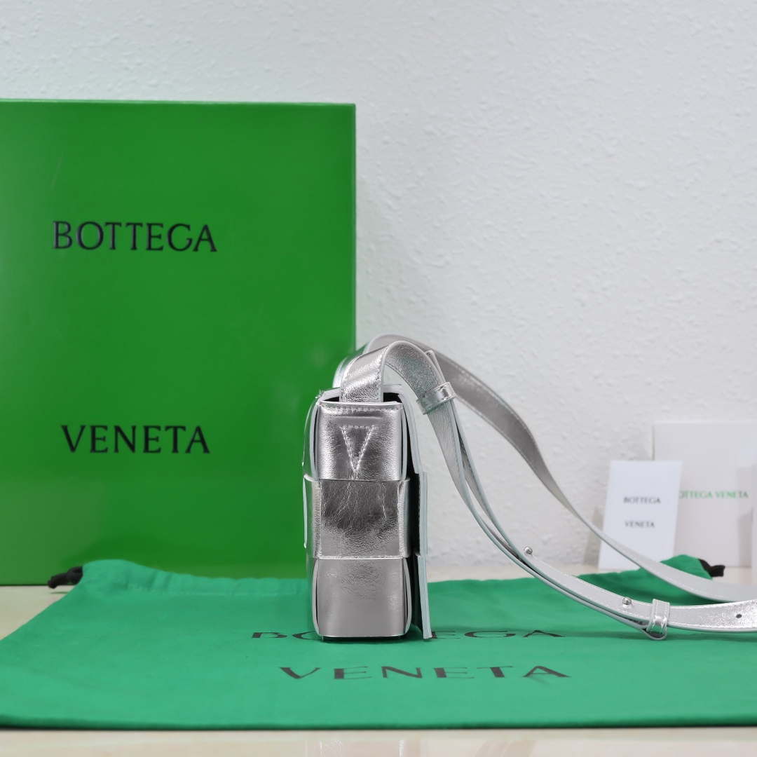 Bottega Veneta BV 578004 Cassette Cross-body bag soft lambskin leather Silver | bottega veneta bv 578004 cassette cross body bag soft lambskin leather silver 003