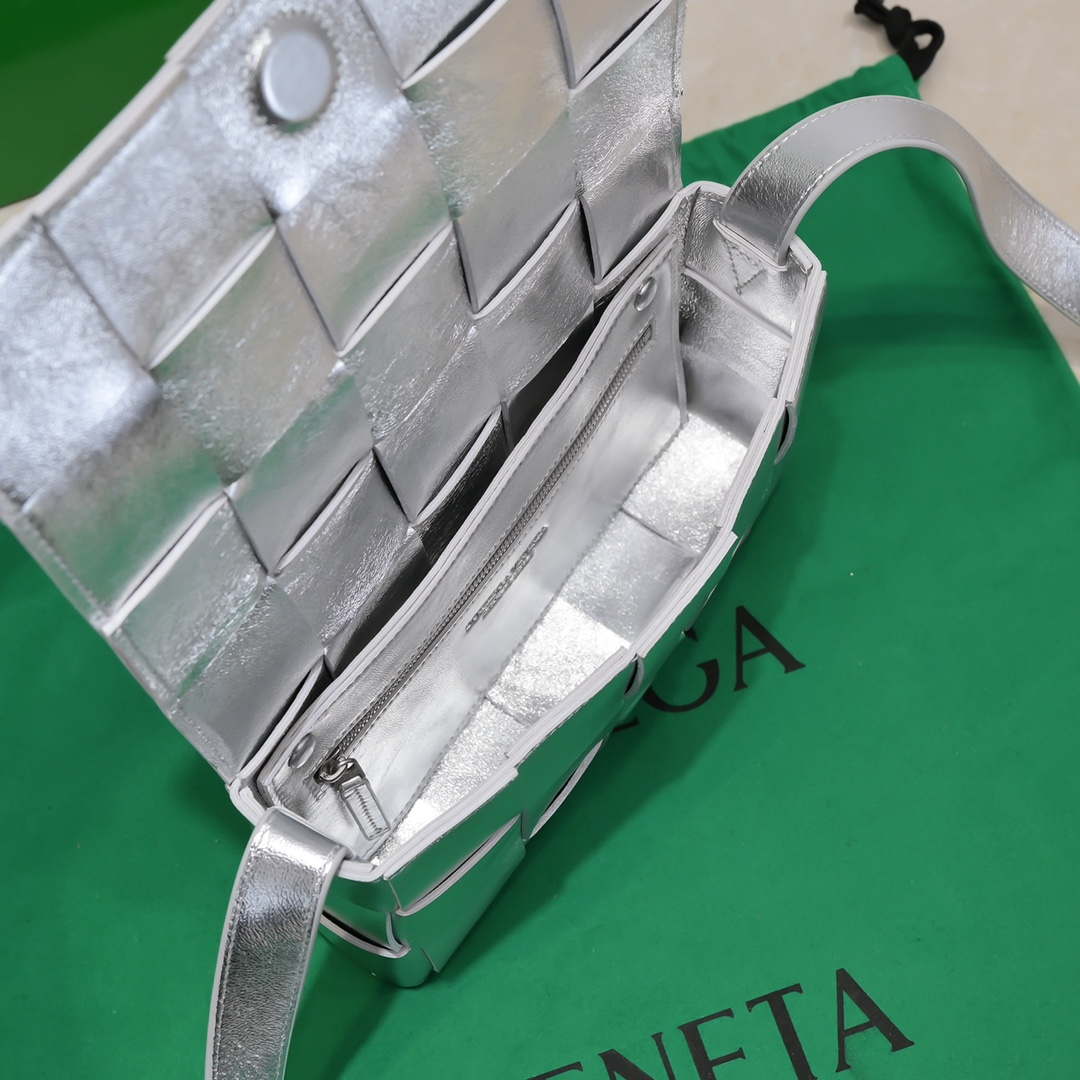 Bottega Veneta BV 578004 Cassette Cross-body bag soft lambskin leather Silver | bottega veneta bv 578004 cassette cross body bag soft lambskin leather silver 007