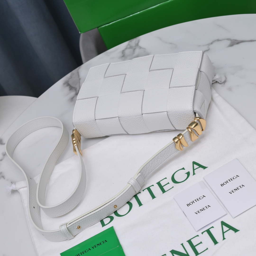 Bottega Veneta BV 666870 Cassette Intreccio grained leather cross-body bag White | bottega veneta bv 666870 cassette intreccio grained leather cross body bag white 003