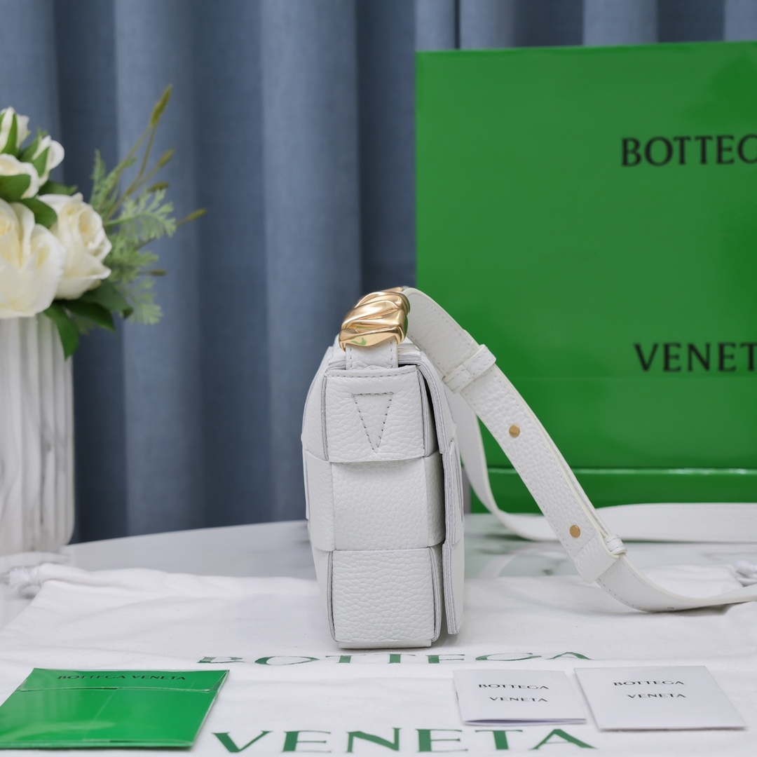 Bottega Veneta BV 666870 Cassette Intreccio grained leather cross-body bag White | bottega veneta bv 666870 cassette intreccio grained leather cross body bag white 005