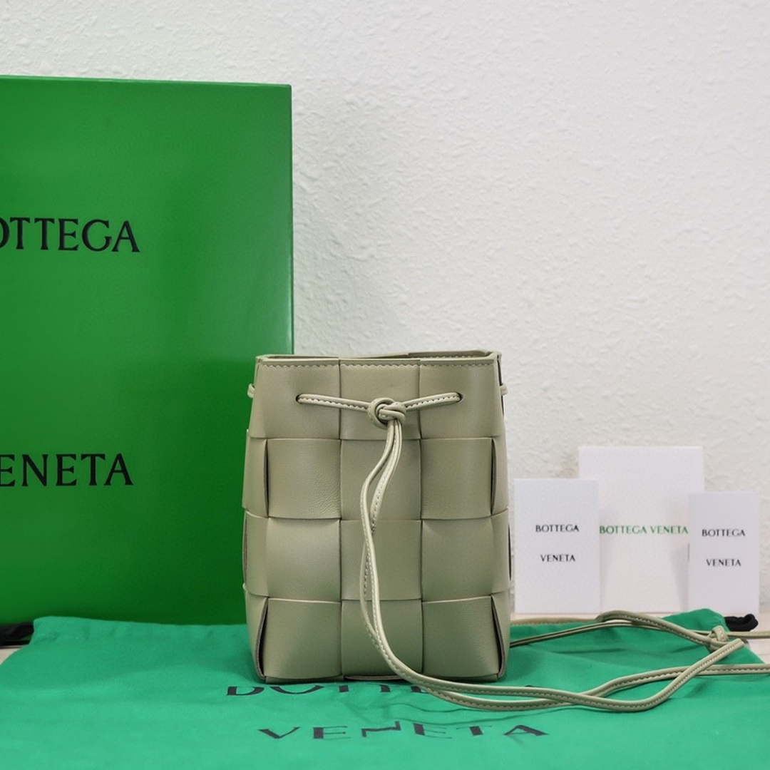 Bottega Veneta BV 680218 Small Cassette Cross-Body Bucket Matcha green | bottega veneta bv 680218 small cassette cross body bucket matcha green 004