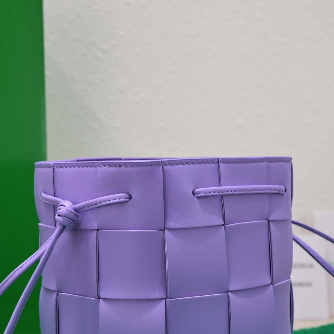 Bottega Veneta BV 680218 Small Cassette Cross-Body Bucket Purple | bottega veneta bv 680218 small cassette cross body bucket purple 005