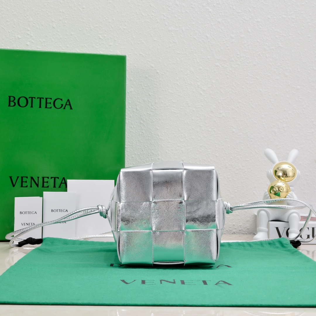 Bottega Veneta BV 680218 Small Cassette Cross-Body Bucket Silver | bottega veneta bv 680218 small cassette cross body bucket silver 006