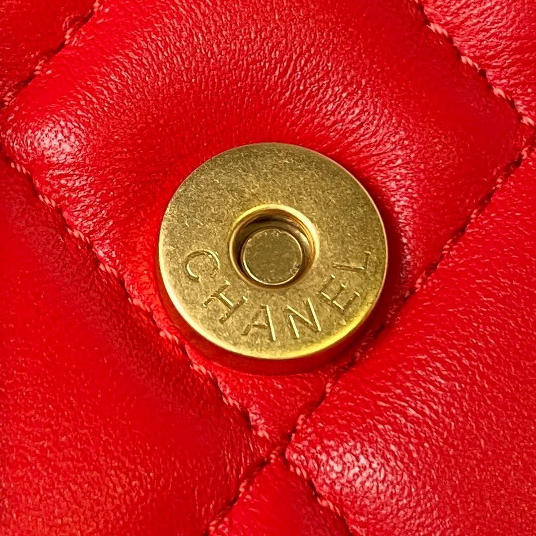 Chanel AP3484 CLUTCH WITH CHAIN Shiny Lambskin & Gold-Tone Metal Red | chanel ap3484 clutch with chain shiny lambskin gold tone metal red 007