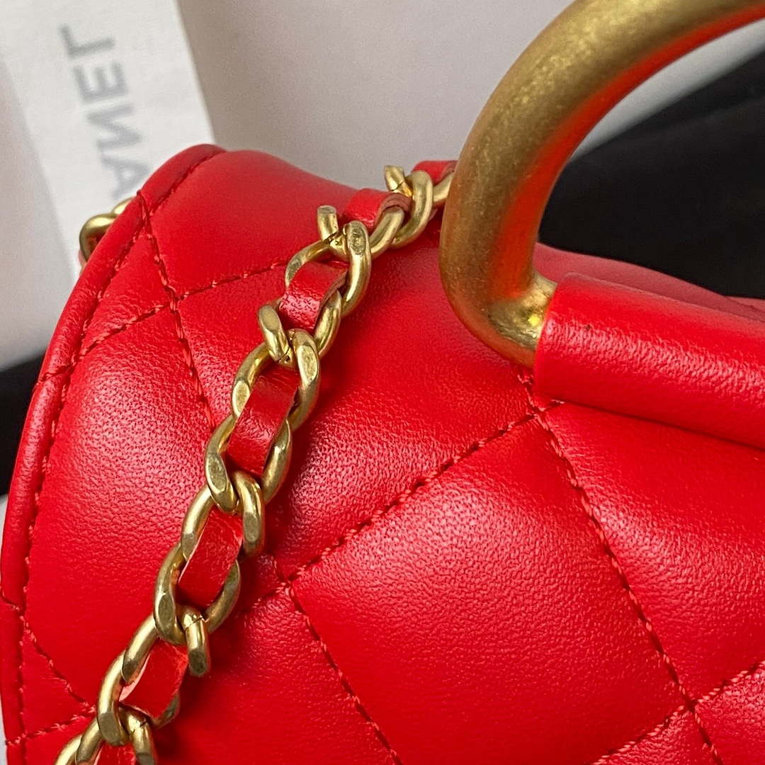 Chanel AP3484 CLUTCH WITH CHAIN Shiny Lambskin & Gold-Tone Metal Red | chanel ap3484 clutch with chain shiny lambskin gold tone metal red 009