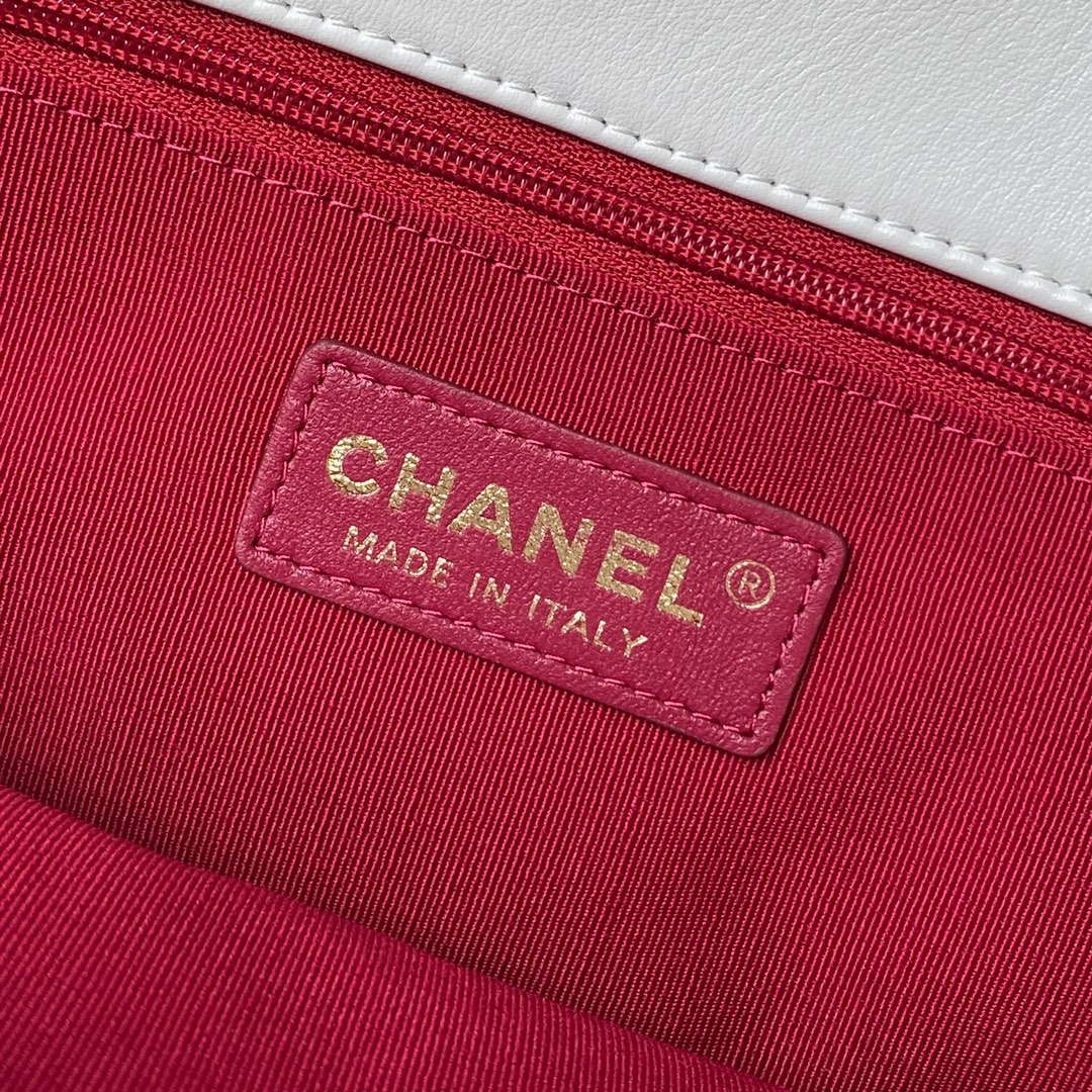 Chanel AS4359 Shopping Bag Shiny Lambskin Gold Metal White | chanel as4359 shopping bag shiny lambskin gold metal white 005