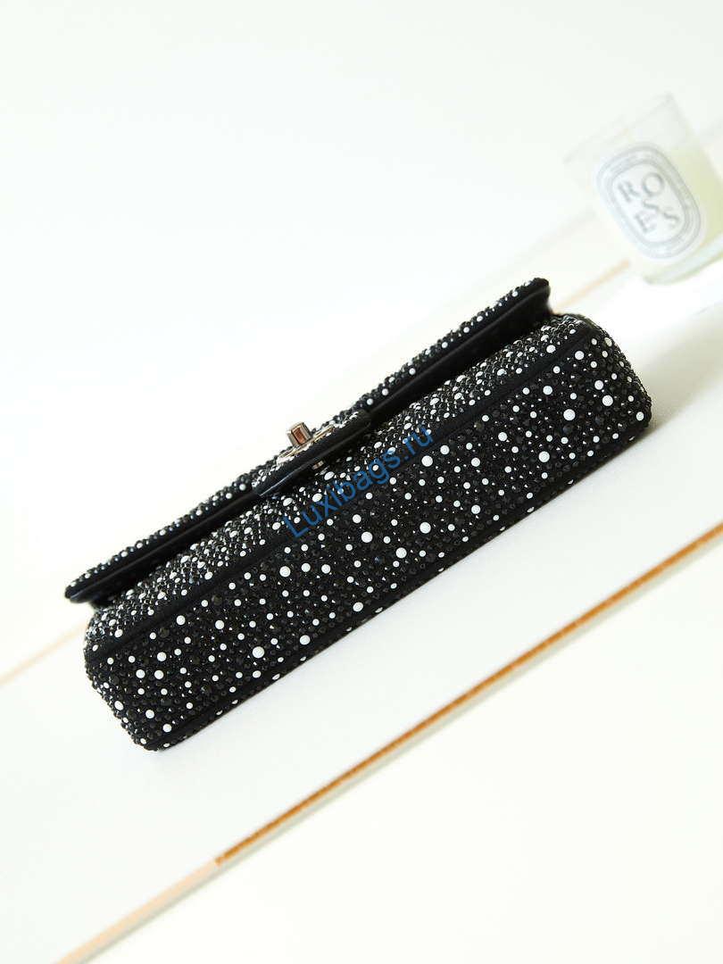 Chanel AS4372 Clutch Bag Strass Crystal Pearls & Ruthenium-Finish Metal | chanel as4372 clutch bag strass crystal pearls ruthenium finish metal 006