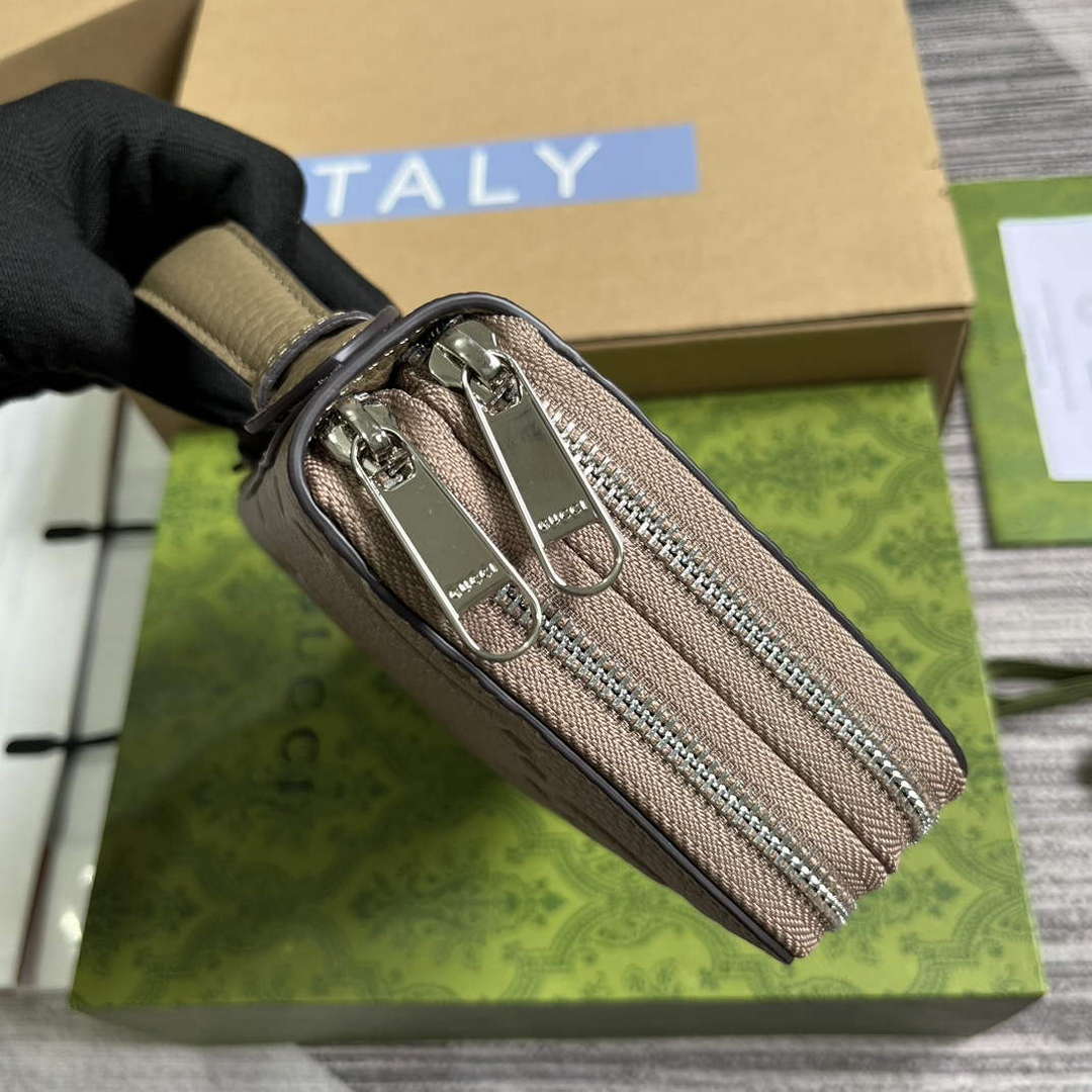 Gucci 751760 Jumbo GG Travel Document Case Grey | gucci 751760 jumbo gg travel document case grey 2