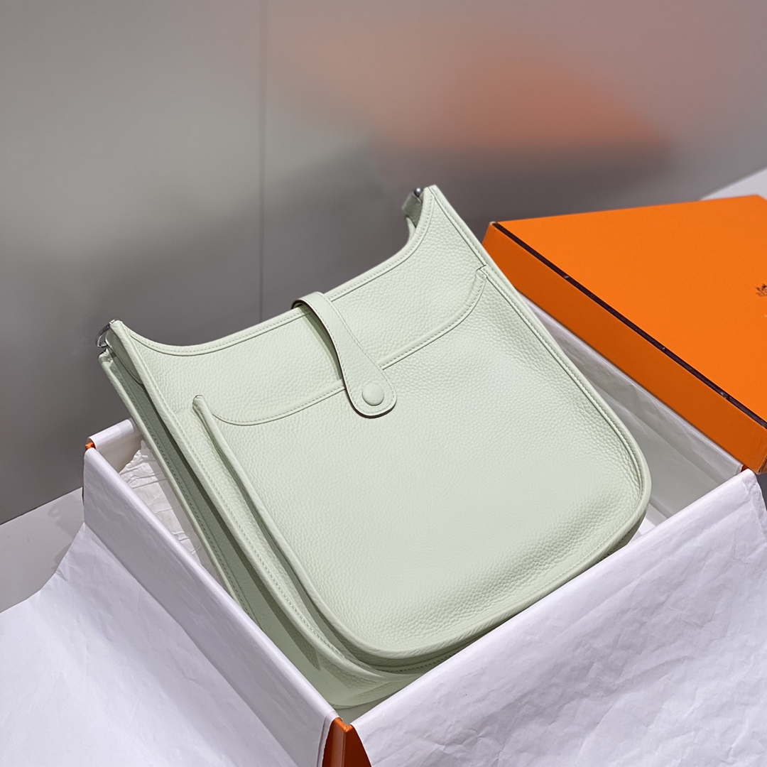 Hermes H083435 Evelyne III 29 Shoulder Bag Silver Hardware Light Green | hermes h083435 evelyne iii 29 shoulder bag silver hardware light green 002