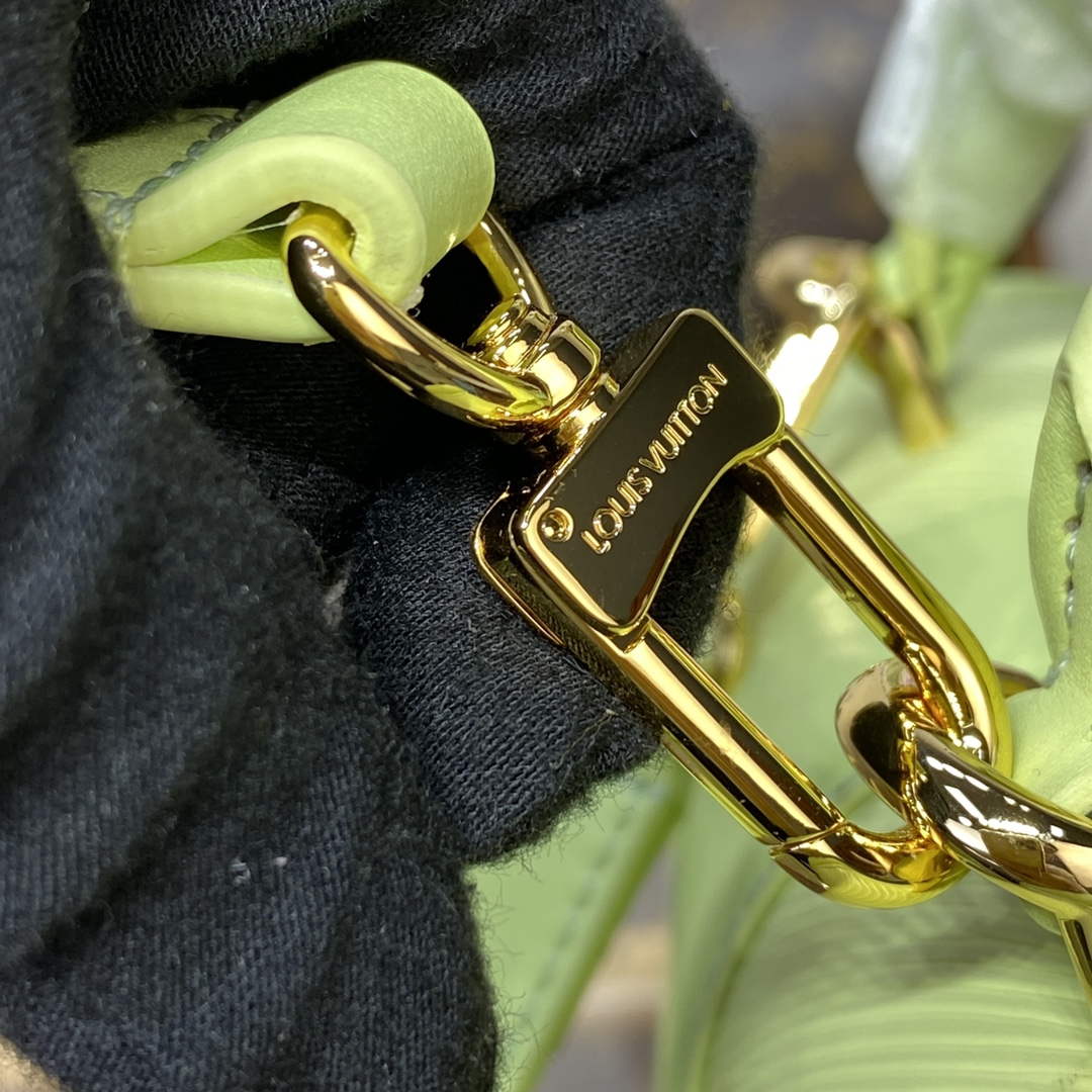 LV M22725 Louis Vuitton Hide and Seek Bag Vert Noto Green | lv m22725 louis vuitton hide and seek bag vert noto green 7