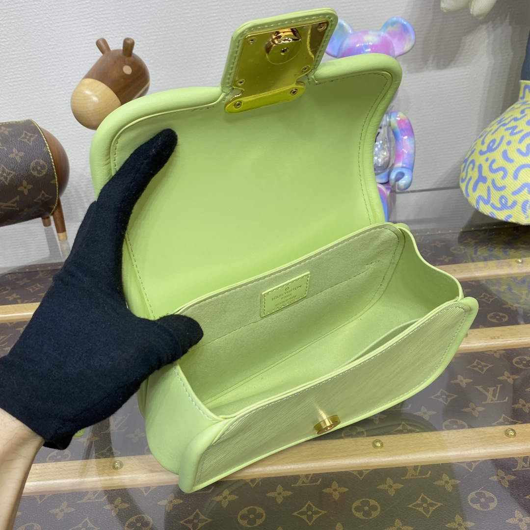 LV M22725 Louis Vuitton Hide and Seek Bag Vert Noto Green | lv m22725 louis vuitton hide and seek bag vert noto green 9
