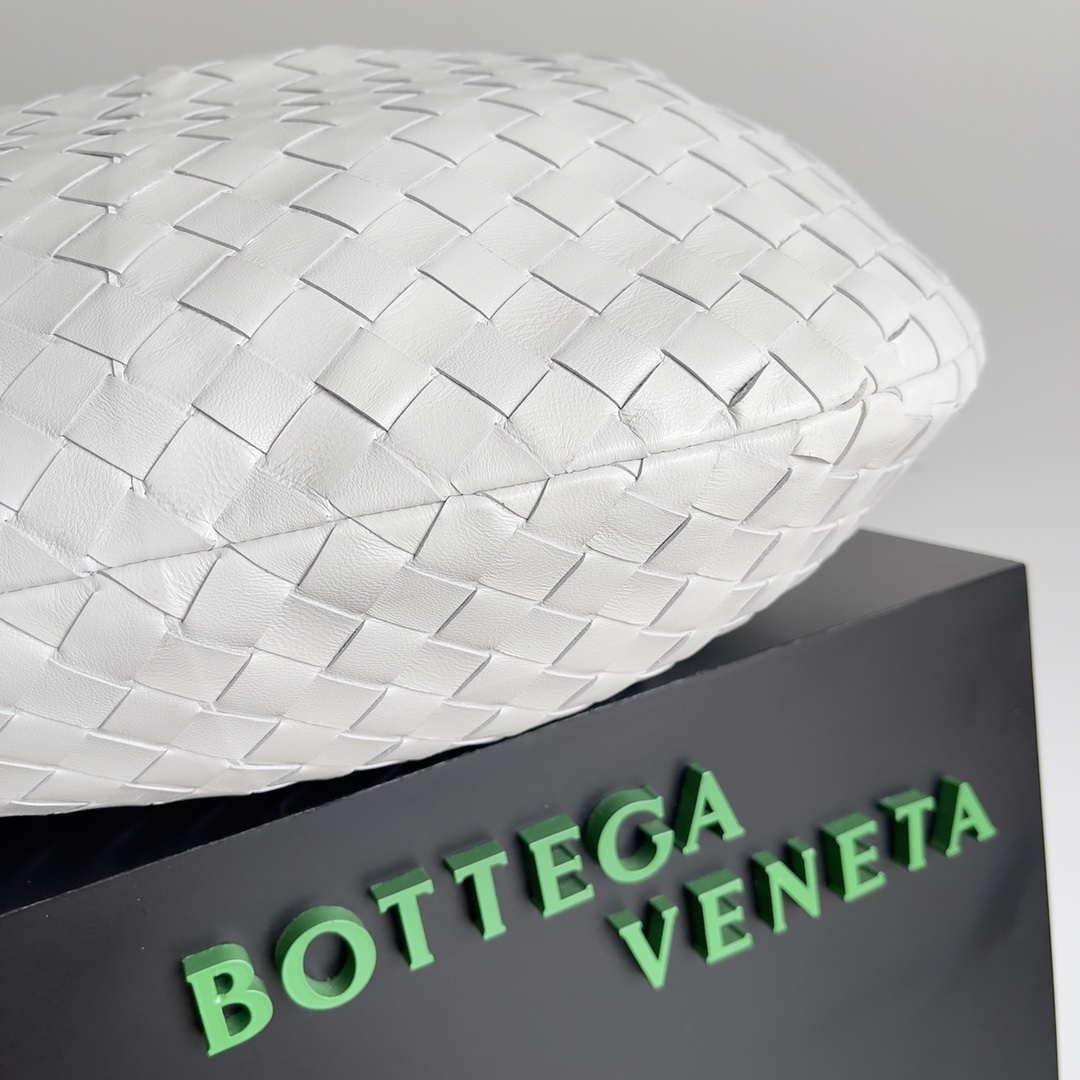 Bottega Veneta BV 600263 Medium Jodie Bag White | bottega veneta bv 600263 medium jodie bag white 004