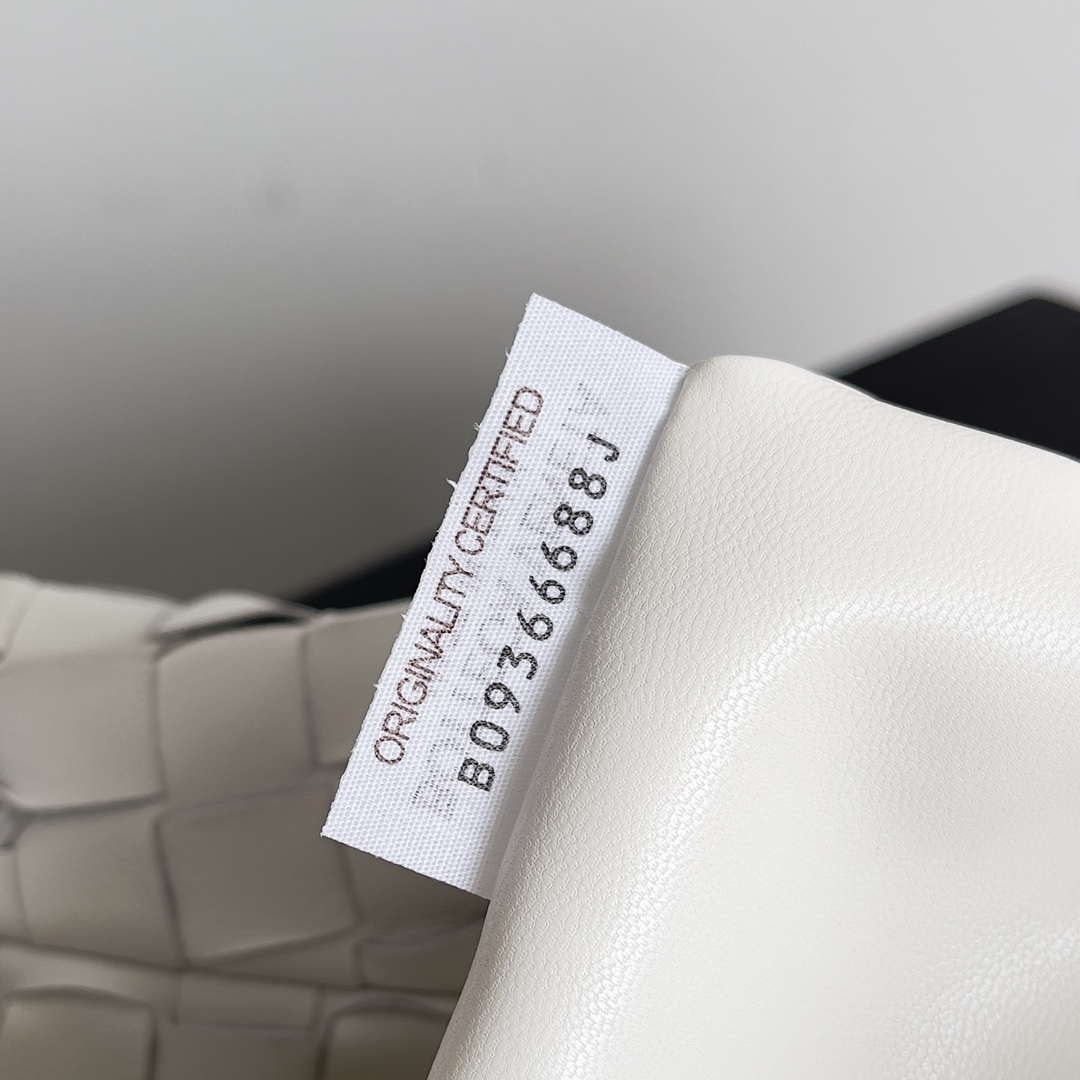 Bottega Veneta BV 600263 Medium Jodie Bag White | bottega veneta bv 600263 medium jodie bag white 007