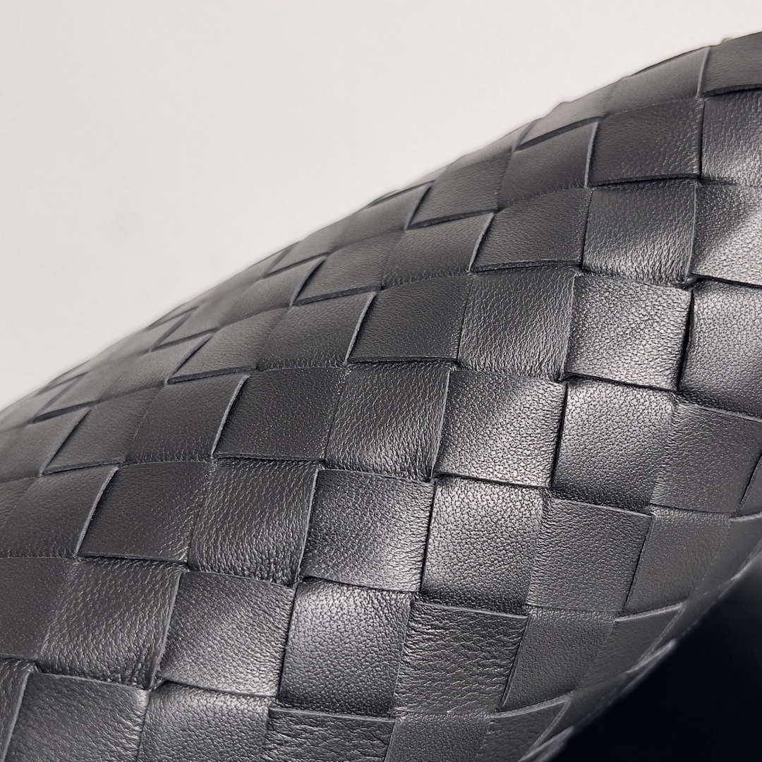 Bottega Veneta BV 763966 Small Hop oyster Bag Black | bottega veneta bv 763966 small hop oyster bag black 006