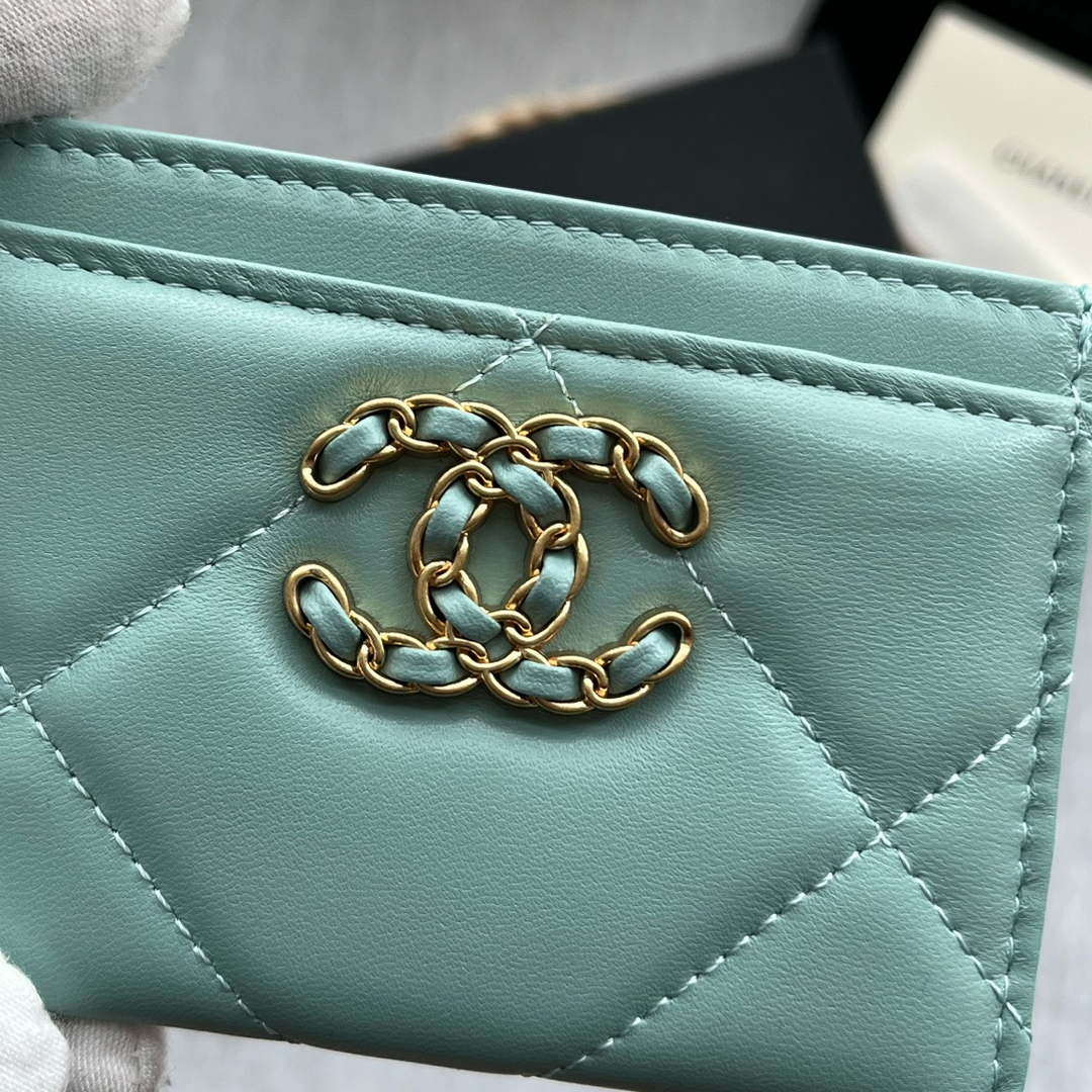 Chanel AP0941 CLASSIC CARD HOLDER Lambskin lake Blue | chanel ap0941 classic card holder lambskin blue 006