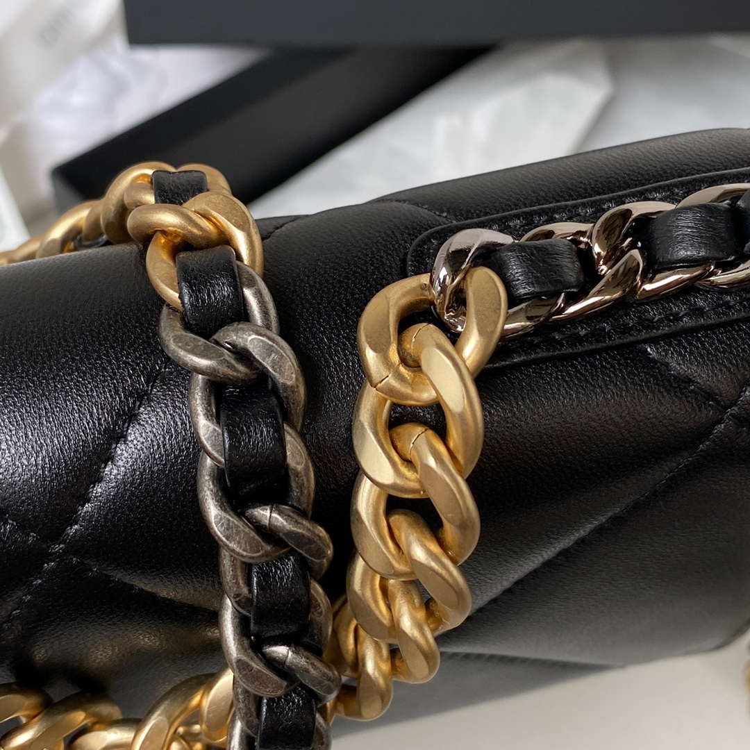 Chanel AP3267 19 Wallet on Chain Woc Shiny Lambskin Black | chanel ap3267 19 wallet on chain woc shiny lambskin black 013