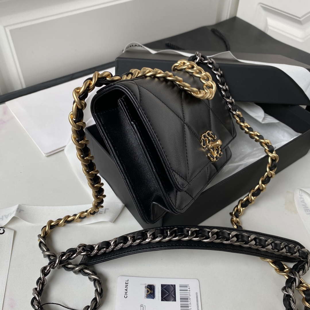 Chanel AP3267 19 Wallet on Chain Woc Shiny Lambskin Black | chanel ap3267 19 wallet on chain woc shiny lambskin black 014