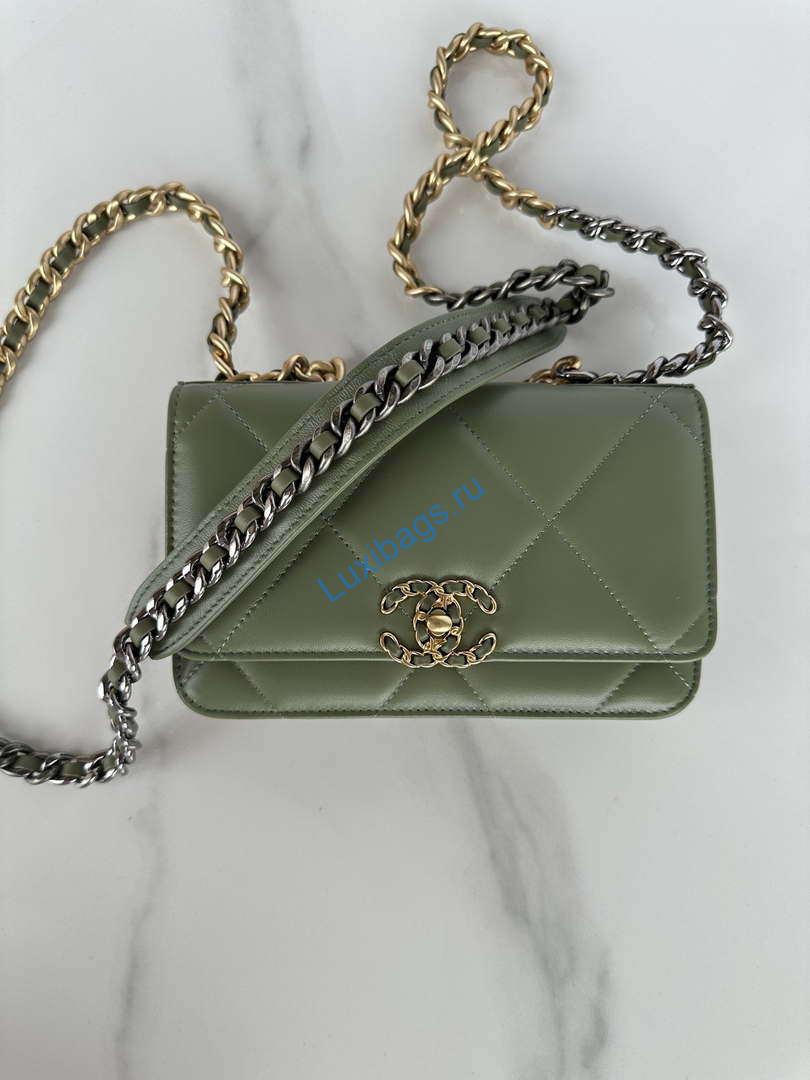 Chanel AP3267 19 Wallet on Chain Woc Shiny Lambskin Green | chanel ap3267 19 wallet on chain woc shiny lambskin green 03