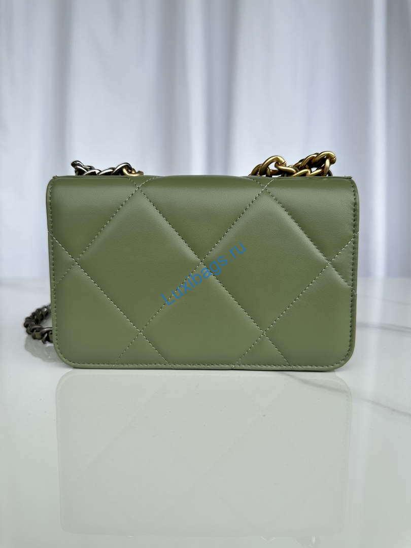 Chanel AP3267 19 Wallet on Chain Woc Shiny Lambskin Green | chanel ap3267 19 wallet on chain woc shiny lambskin green 08