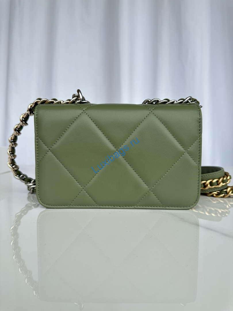 Chanel AP3267 19 Wallet on Chain Woc Shiny Lambskin Green | chanel ap3267 19 wallet on chain woc shiny lambskin green 11