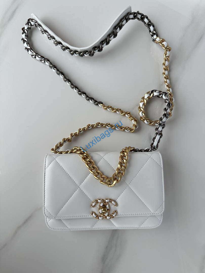 Chanel AP3267 19 Wallet on Chain Woc Shiny Lambskin White | chanel ap3267 19 wallet on chain woc shiny lambskin white 04