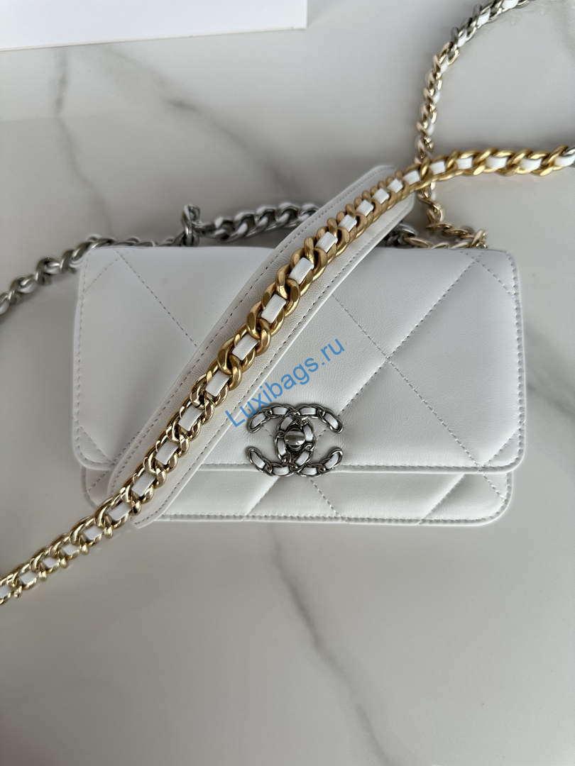 Chanel AP3267 19 Wallet on Chain Woc Shiny Lambskin White | chanel ap3267 19 wallet on chain woc shiny lambskin white 15