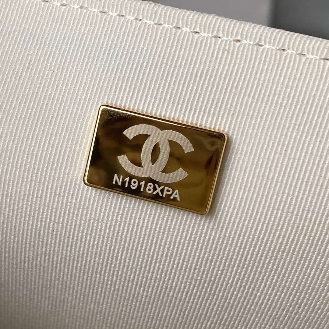 Chanel AS4051 Flap Bag Lambskin Gold Metal White | chanel as4051 flap bag lambskin gold metal white 009
