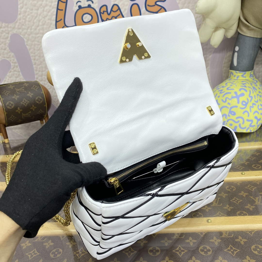 LV M22890 Louis Vuitton GO-14 MM Bag White/Black | lv m22890 louis vuitton go 14 mm bag white black 9
